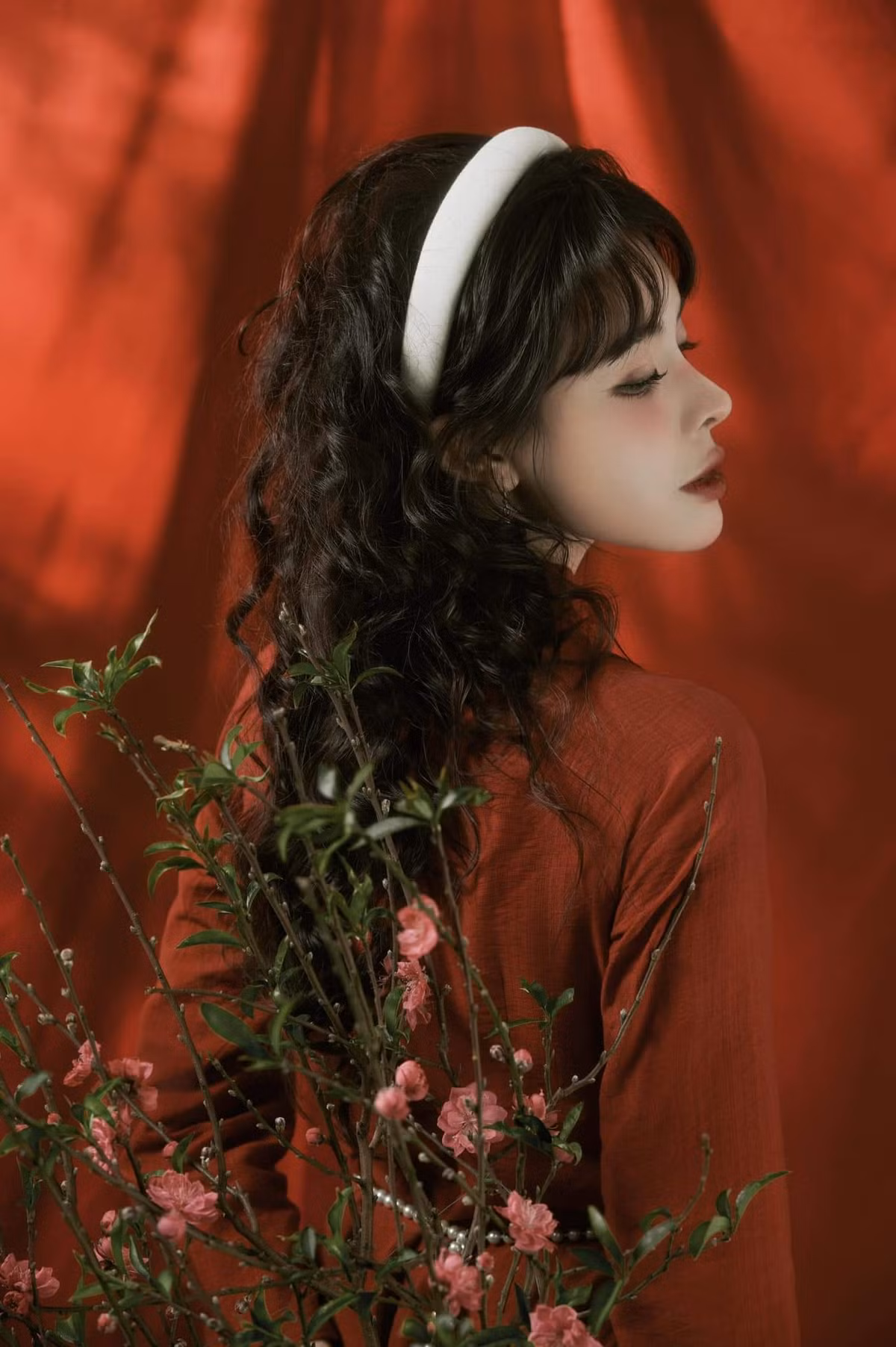 Cô gái Nam Định đã "lột xác" bằng cách tập gym, ăn uống khoa học. Sau một thời gian kiên trì, Bích Hạnh giảm 27kg, vóc dáng săn chắc, cơ bụng 6 múi. Gymer Nam Định sở hữu số đo ba vòng đáng mơ ước: 92-58-93 (cm).