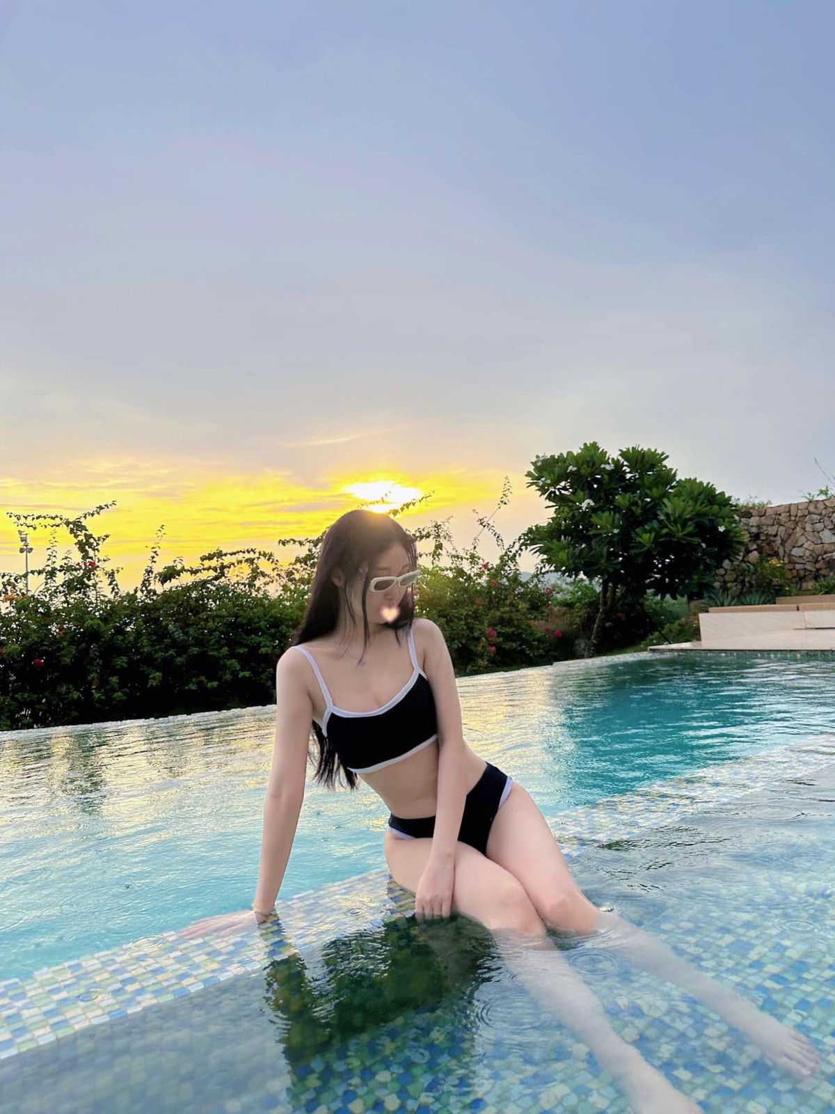 Những lời trêu đùa, bình luận thậm chí là những câu hỏi tu từ, xoay quanh mối quan hệ đã qua này khiến Chubby không khỏi cảm thấy khó chịu.