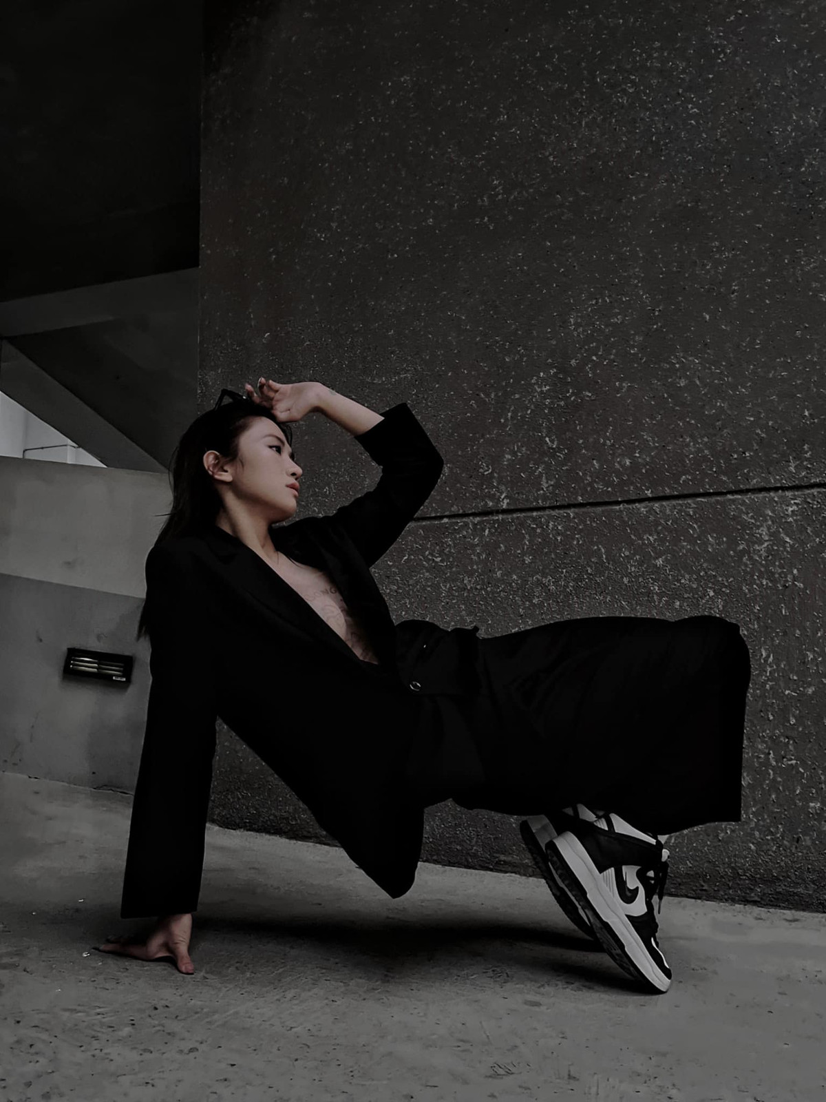 Tất nhiên, đây là một clip có nội dung hoàn toàn “trong sạch” nhưng cách mà Lê Bống thực hiện việc lồng ghép âm thanh lại khiến cho người xem cảm thấy có phần… khó chịu.