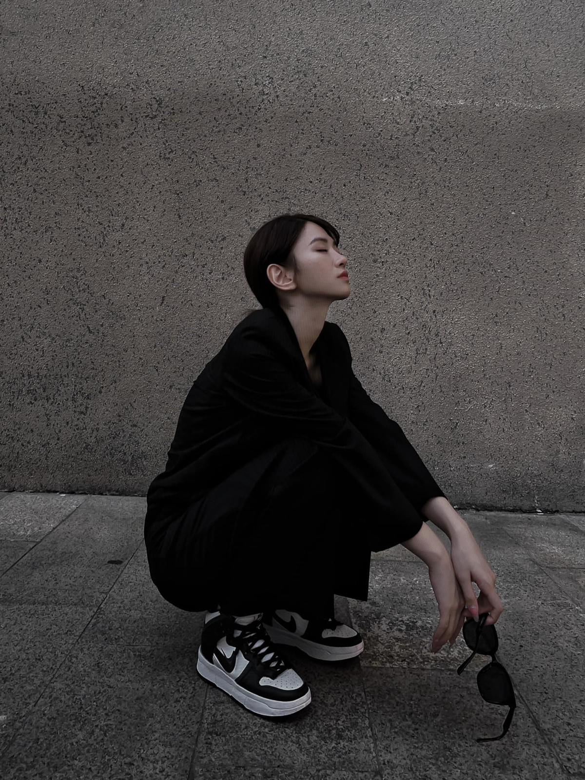 Không rõ đây có phải là chiêu trò của Lê Bống hay không nhưng đa phần khán giả chỉ bình luận về âm thanh nhạy cảm phát ra từ video clip này mà thôi.