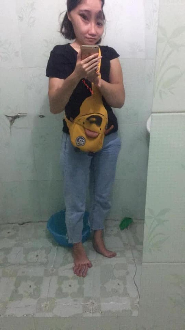 Thậm chí, cũng đã có một số người rơi vào trường hợp tương tự cũng đã lên tiếng và chia sẻ ảnh chụp lại khi đứng vào chiếc gương chiếu yêu mang tên "dán tường" này.