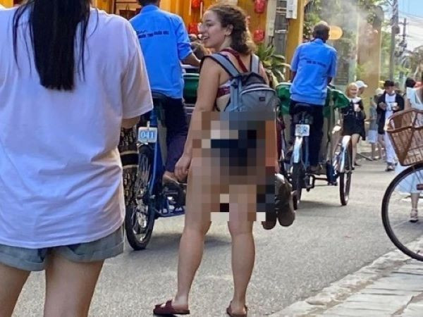 Bên cạnh đó, cũng có ý kiến thể hiện sự cảm thông vì nữ du khách từ xa đến nên có thể không hiểu hết văn hóa, thuần phong mỹ tục của địa phương.