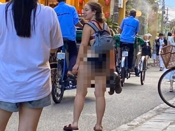 Bên cạnh đó, cũng có ý kiến thể hiện sự cảm thông vì nữ du khách từ xa đến nên có thể không hiểu hết văn hóa, thuần phong mỹ tục của địa phương.