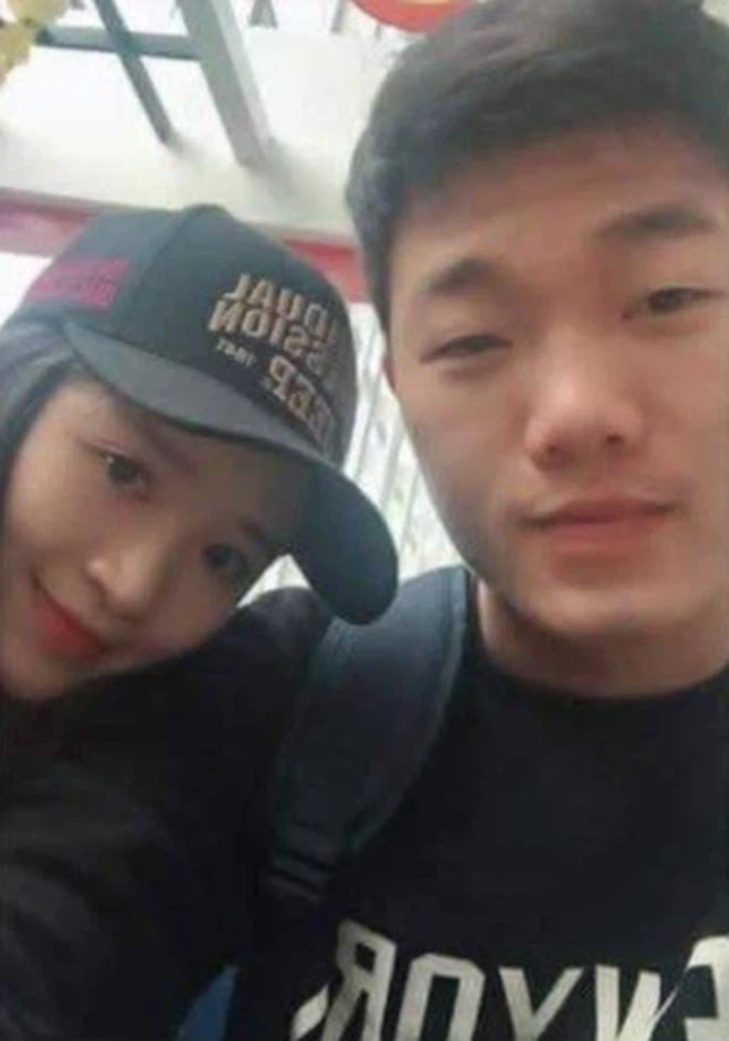 Lương Xuân Trường là người kín tiếng trong chuyện tình cảm nhưng tin vui này đã gây không ít bất ngờ. Bởi lẽ vợ sắp cưới của cầu thủ người Tuyên Quang không ai khác ngoài bạn gái lâu năm tên Ngô Mai Nhuệ Giang, sinh năm 1993.