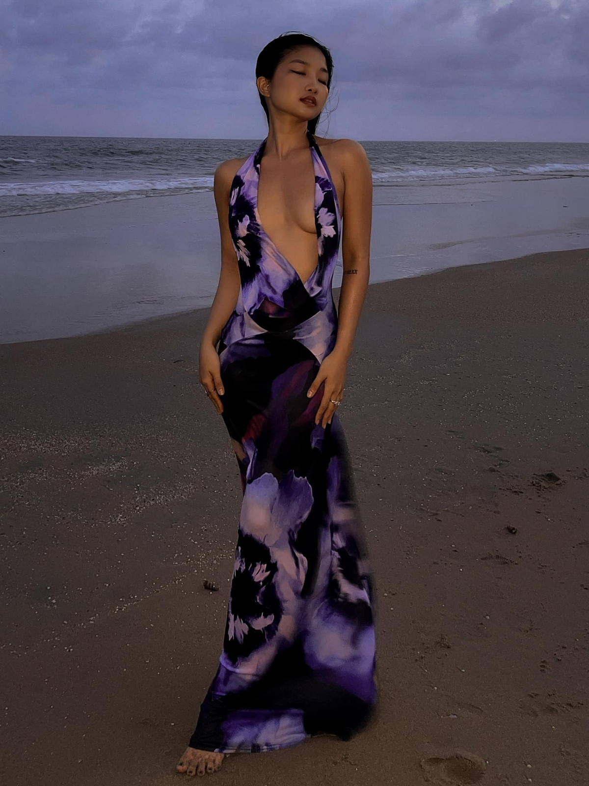 Mỗi lần xuất hiện, Kim Dung đều khiến người nhìn trầm trồ bởi đường cong quyến rũ, mềm mại.