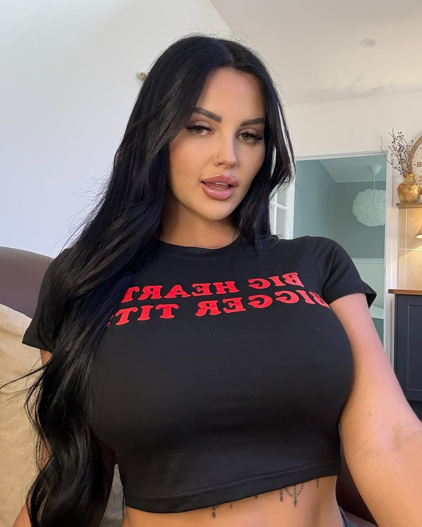 Năm 2015, Gracie chuyển sang thi đấu tại Supercars Dunlop Series cùng đội Paul Morris Motorsport, trở thành nữ tay đua toàn thời gian đầu tiên của giải đấu sau 14 năm.