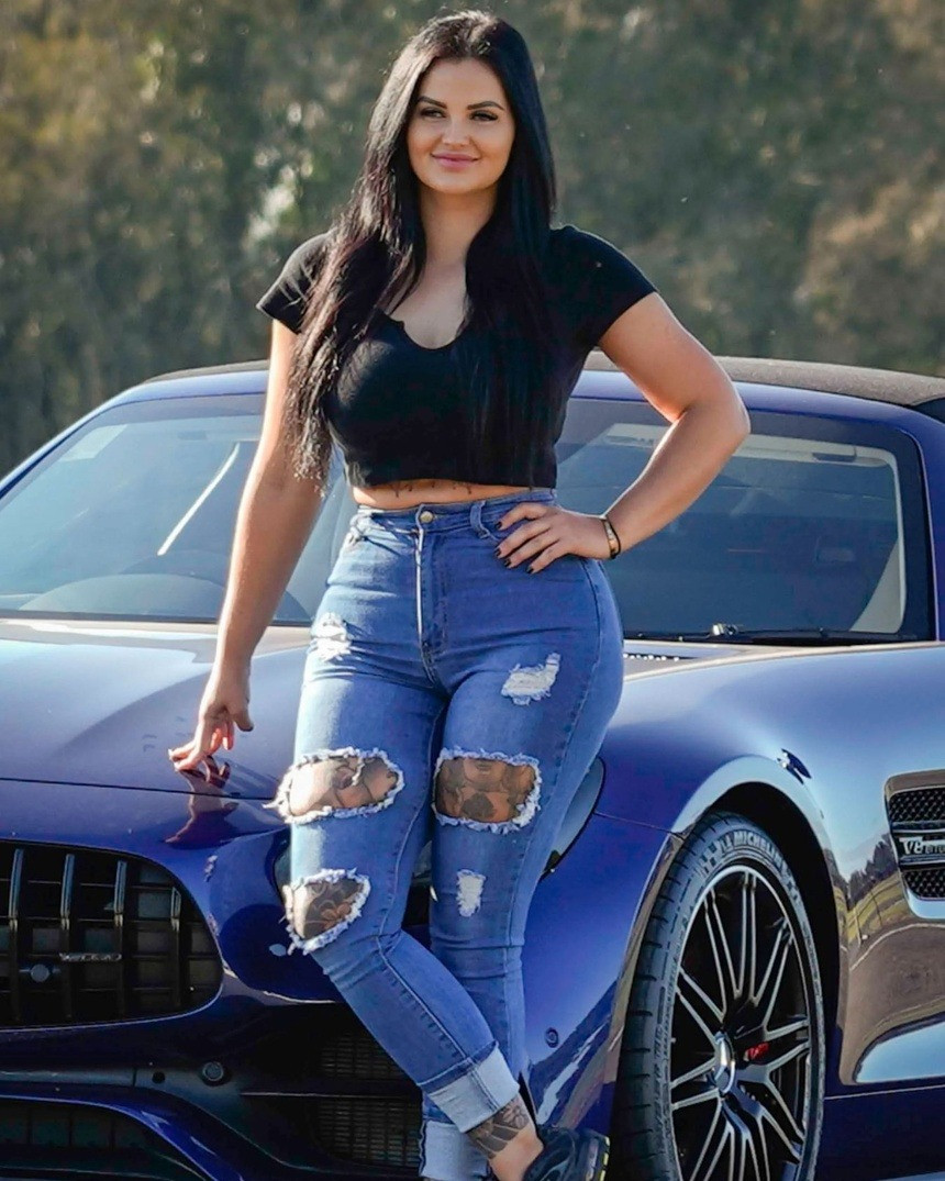 Gracie cũng tự tin tuyên bố: “Tôi nghĩ Supercars cần những người như tôi để trở nên thú vị hơn. GT không phân biệt ai. Họ chỉ cần người giỏi và đam mê”.