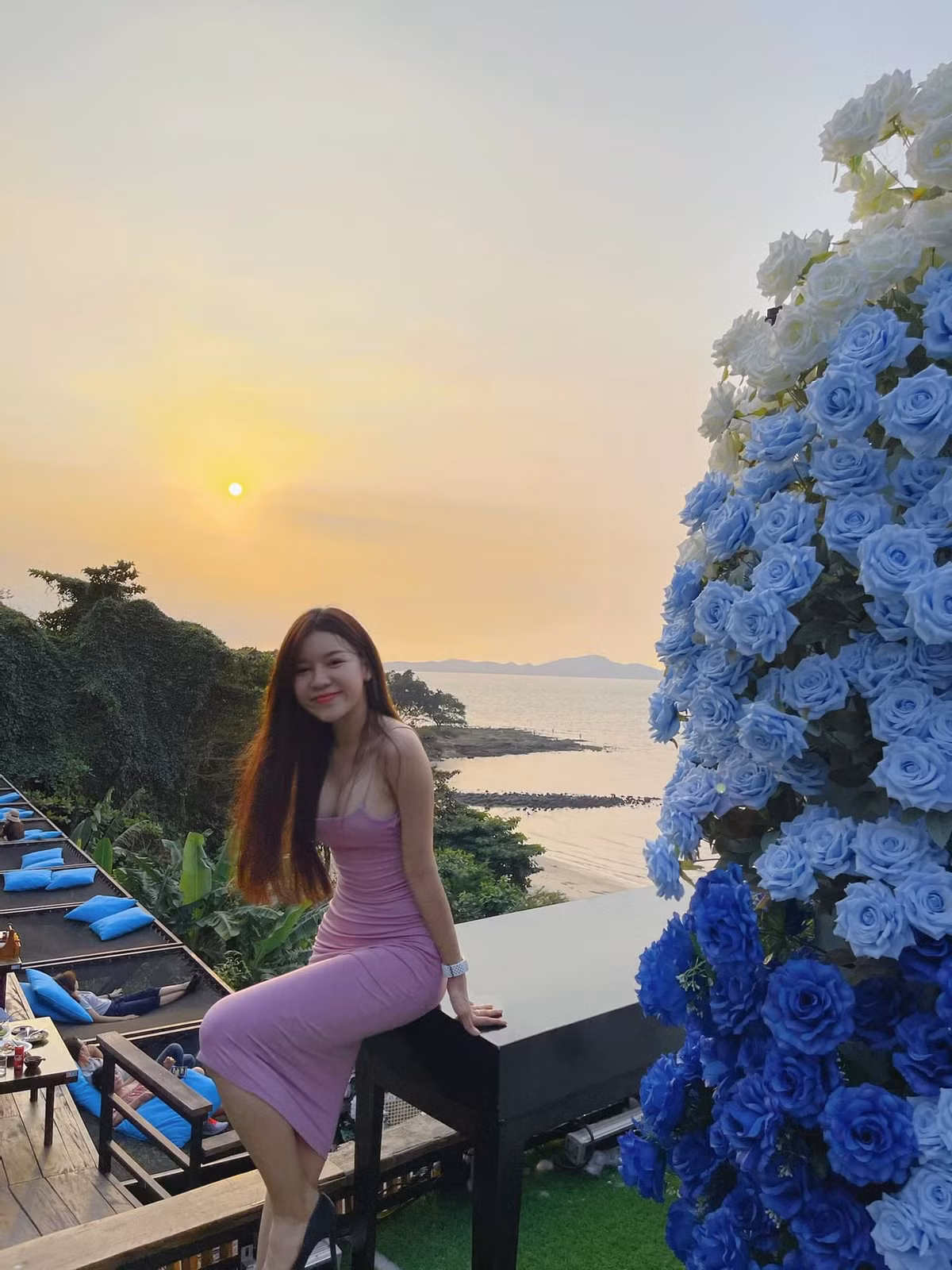 Cụ thể, trong một bài đăng của mình Yến Xuân từng viết: "Hai năm trước chắc Xuân sẽ buồn và tức lắm đấy nhưng rồi cái gì cũng quen. Đọc những thứ bạn viết mình thấy thương, buồn cười vì cả một bầu trời hằn học trong đó. Cái bạn muốn là sự hả hê khi chửi? Muốn mình tổn thương hay như thế nào cũng được. Bây giờ càng lớn mình càng tin hơn vào sự công bằng của cuộc sống...