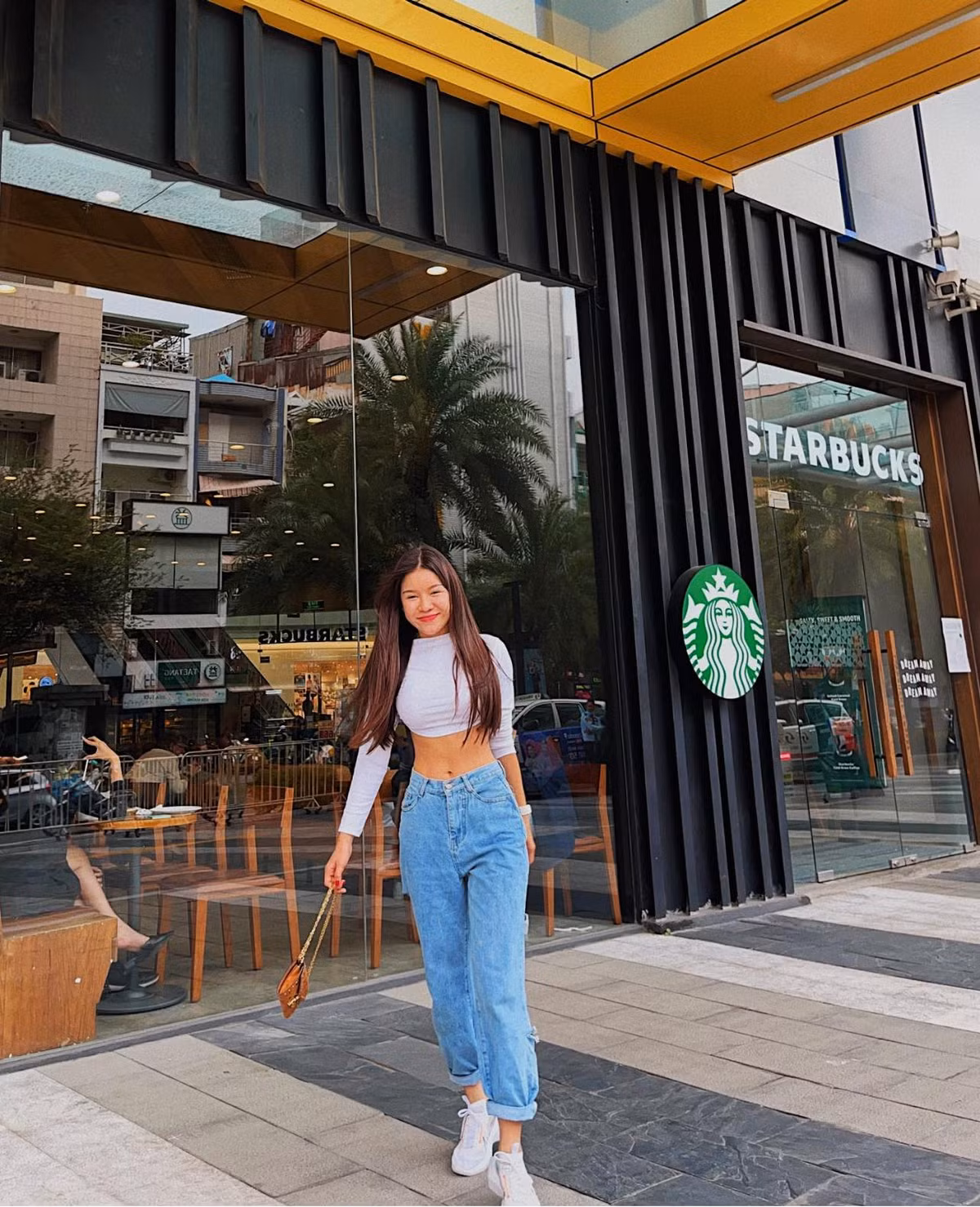 Nhưng ngoài những sự tán thưởng, hâm mộ từ các bạn trẻ, Yến Xuân dường như luôn nằm trong tầm ngắm của những "antifan" quá khích.