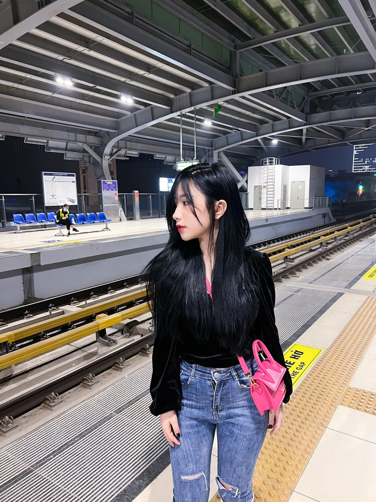 Đáp trả lại lại điều này, Tiểu Hý đáp: "Anh đừng có như thế có được không", kèm theo biểu cảm giận dữ.