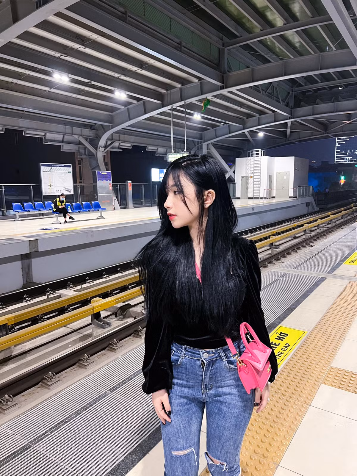 Đáp trả lại lại điều này, Tiểu Hý đáp: "Anh đừng có như thế có được không", kèm theo biểu cảm giận dữ.