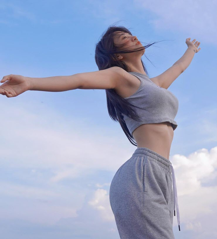 Hiện Lê Bống sở hữu hơn 9,3 triệu người theo dõi trên nền tảng TikTok và hơn 1,2 triệu trên mạng xã hội Instagram.