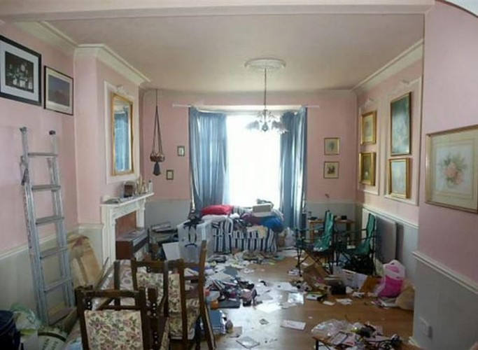 Một lần nữa với bài chia sẻ này, cư dân mạng đã được chứng kiến cảnh những cô gái - những người vốn được mặc định là ngăn nắp gọn gàng ăn đứt cánh nam sinh sinh hoạt thiếu nề nếp tới cỡ nào.