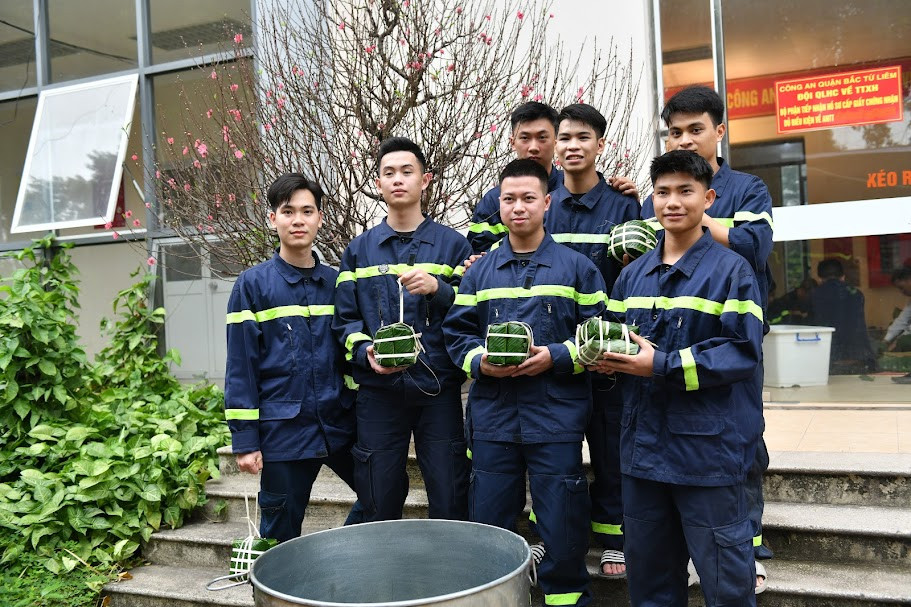 Các chiến sĩ trẻ mang nhiệt huyết của tuổi trẻ của đội PCCC Công an Quận Bắc Từ Liêm.