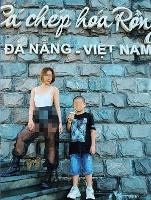 Thậm chí, người phụ nữ trên còn cho biết chồng cô cũng hứng búa rìu dư luận khi bị xem là bù nhìn vì dung túng cho những sở thích bệnh hoạn.