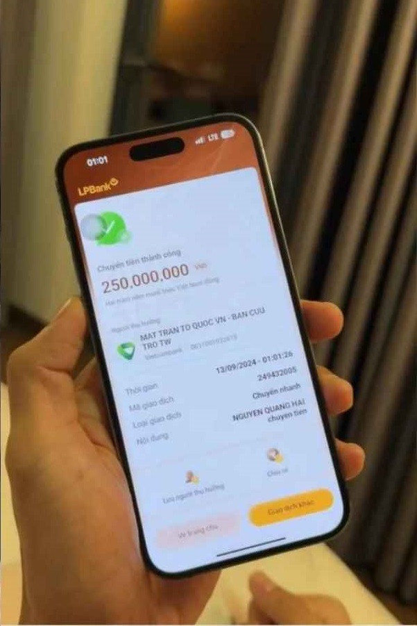 Được biết, chiếc xe được vợ Quang Hải bán với giá 250 triệu đồng, toàn bộ số tiền này sẽ được chuyển thẳng vào tài khoản Mặt trận Tổ quốc Việt Nam.