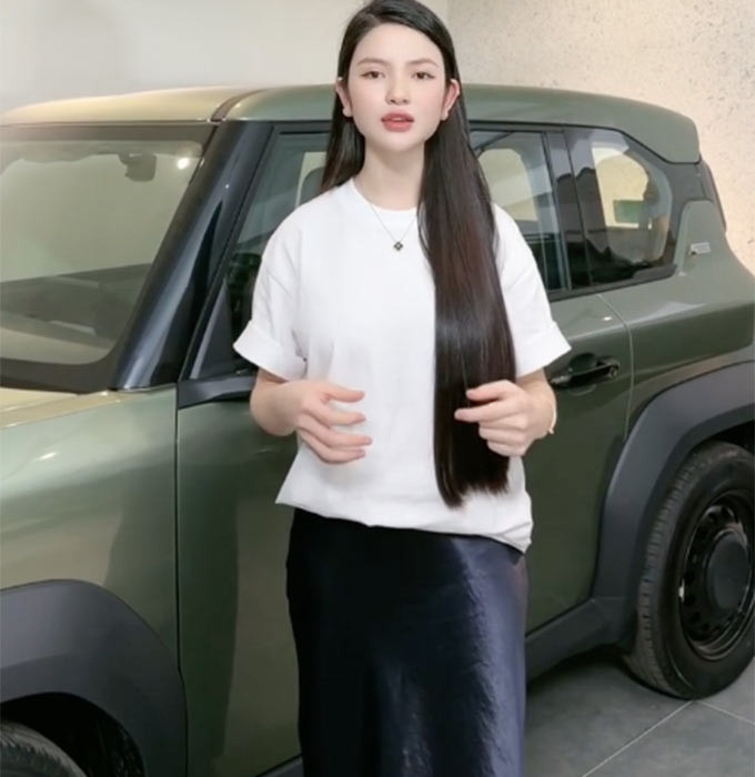 Chu Thanh Huyền cho biết, vì Quang Hải vừa gia nhập đội tuyển mới nên lịch trình công việc khá bận rộn, còn cô thì vừa sinh em bé, sức khỏe chưa ổn định nên khó lòng đảm bảo cho việc giúp đỡ bà con.