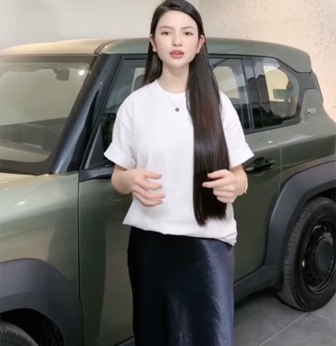 Chu Thanh Huyền cho biết, vì Quang Hải vừa gia nhập đội tuyển mới nên lịch trình công việc khá bận rộn, còn cô thì vừa sinh em bé, sức khỏe chưa ổn định nên khó lòng đảm bảo cho việc giúp đỡ bà con.