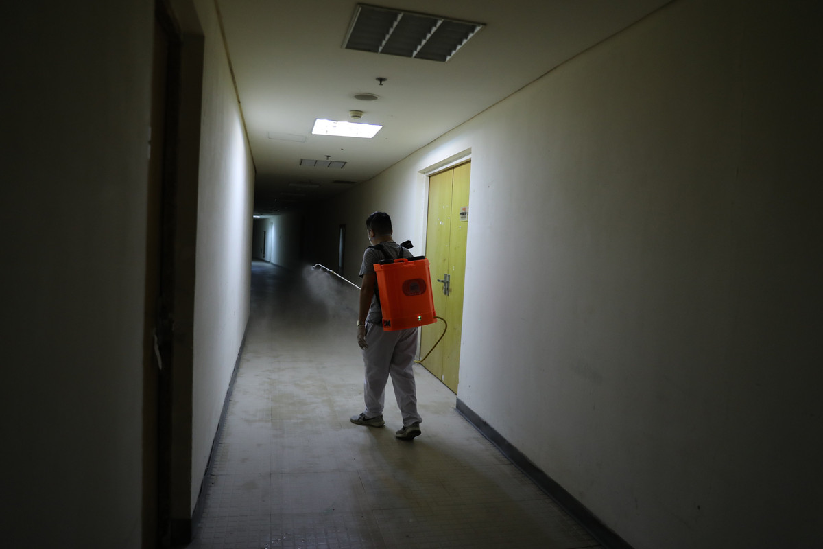 Bên cạnh công tác xét nghiệm, toàn bộ SVĐ Mỹ Đình đã được khử khuẩn để chuẩn bị cho trận đấu giữa đội tuyển Việt Nam và Australia.