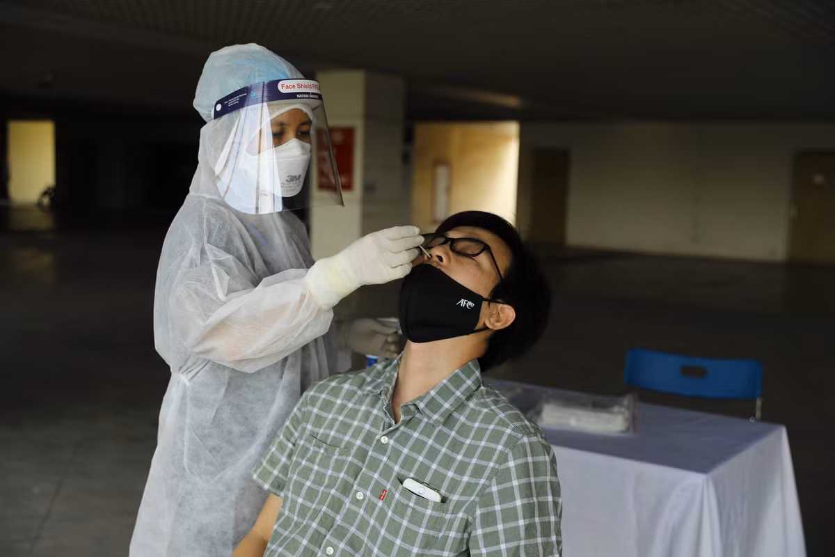 Thành phần được test COVID-19 tại SVĐ Mỹ Đình gồm có: lực lượng an ninh, y tế, truyền thông, nhân viên VFF...