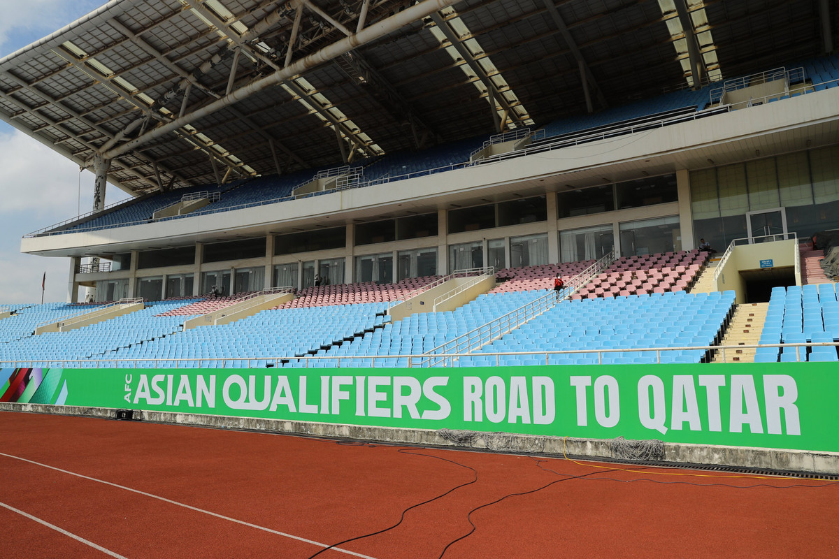 Những tấm biến quảng cáo giải đấu sẽ diễn ra tại Qatar cũng được lắp đặt tại SVĐ QG Mỹ Đình.
