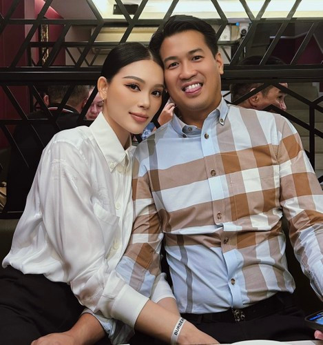 Tuy nhiên, Linh Rin vốn yêu thích nghệ thuật nên thời gian đầu vào showbiz đã bị bố mẹ cấm cản nhiều. Sau này, cả 2 mới chấp nhận con đường đã chọn của con gái.