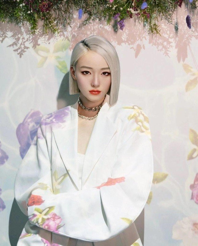 Ayayi xuất hiện lần đầu trên nền tảng thương mại điện tử kiêm mạng xã hội Xiaohongshu.