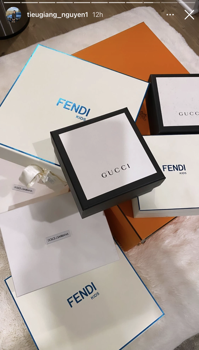 Trước đó, Tiểu Giang cũng từng gây bão mạng với đẳng cấp sắm đồ cho con.