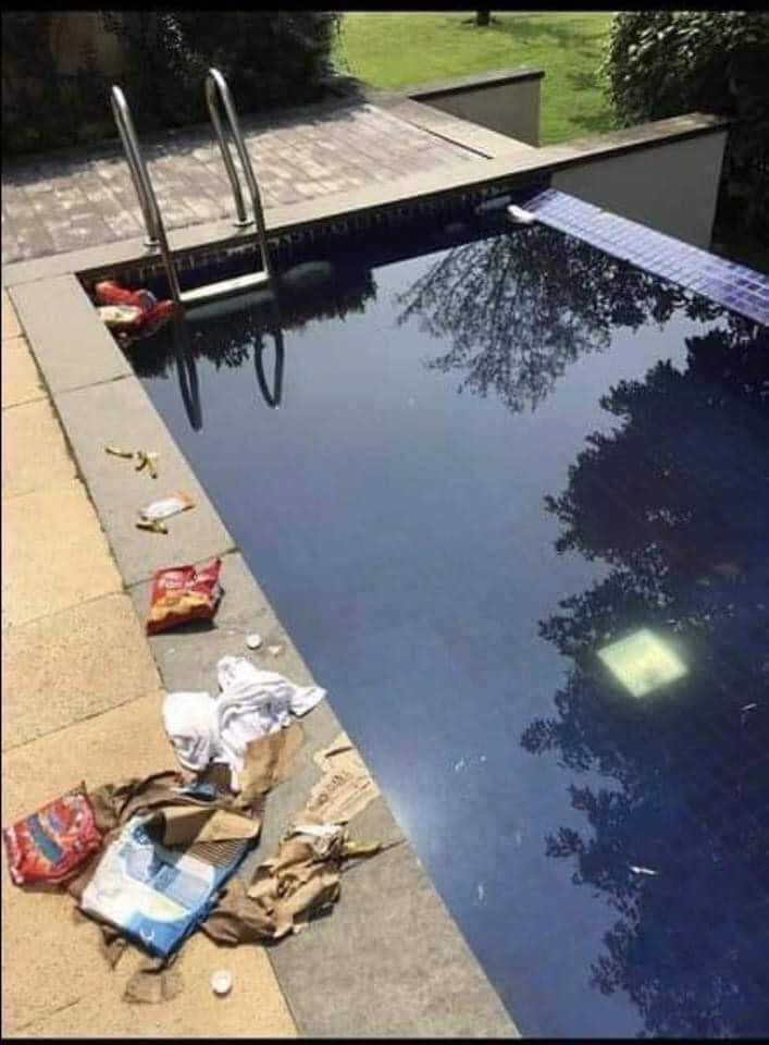 Sau tất cả những hành động "kém duyên" của một số du khách sử dụng dịch vụ tại khách sạn, villa, người hứng chịu những "bãi chiến trường" đó chính là các nhân viên dọn phòng.