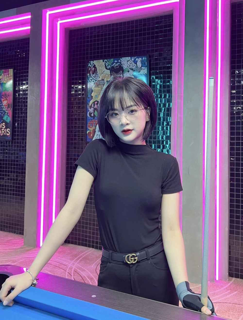 Lướt MXH mỗi ngày hẳn nhiều bạn trẻ biết đến Gấm Kami - cô gái dân tộc Tày sinh năm 2000 tại Tuyên Quang, sở hữu nhan sắc xinh đẹp cùng tài chơi bi-a nổi bật.