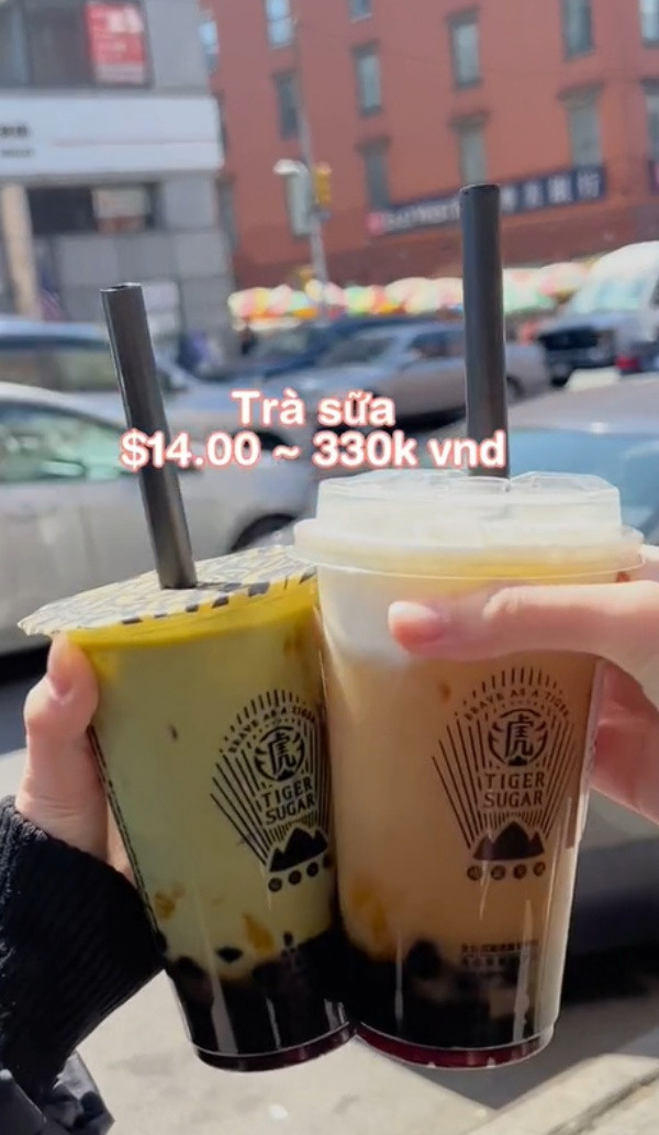 Không những thế, Chao còn mua thêm 2 cốc trà sữa với giá 14 USD (khoảng 330 nghìn đồng). Tậu thêm chiếc kính hàng hiệu có giá 350 USD (8,2 triệu đồng) và đi ngắm thành phố trên cao tại một toà nhà nổi tiếng hết 40 USD (940 nghìn đồng).