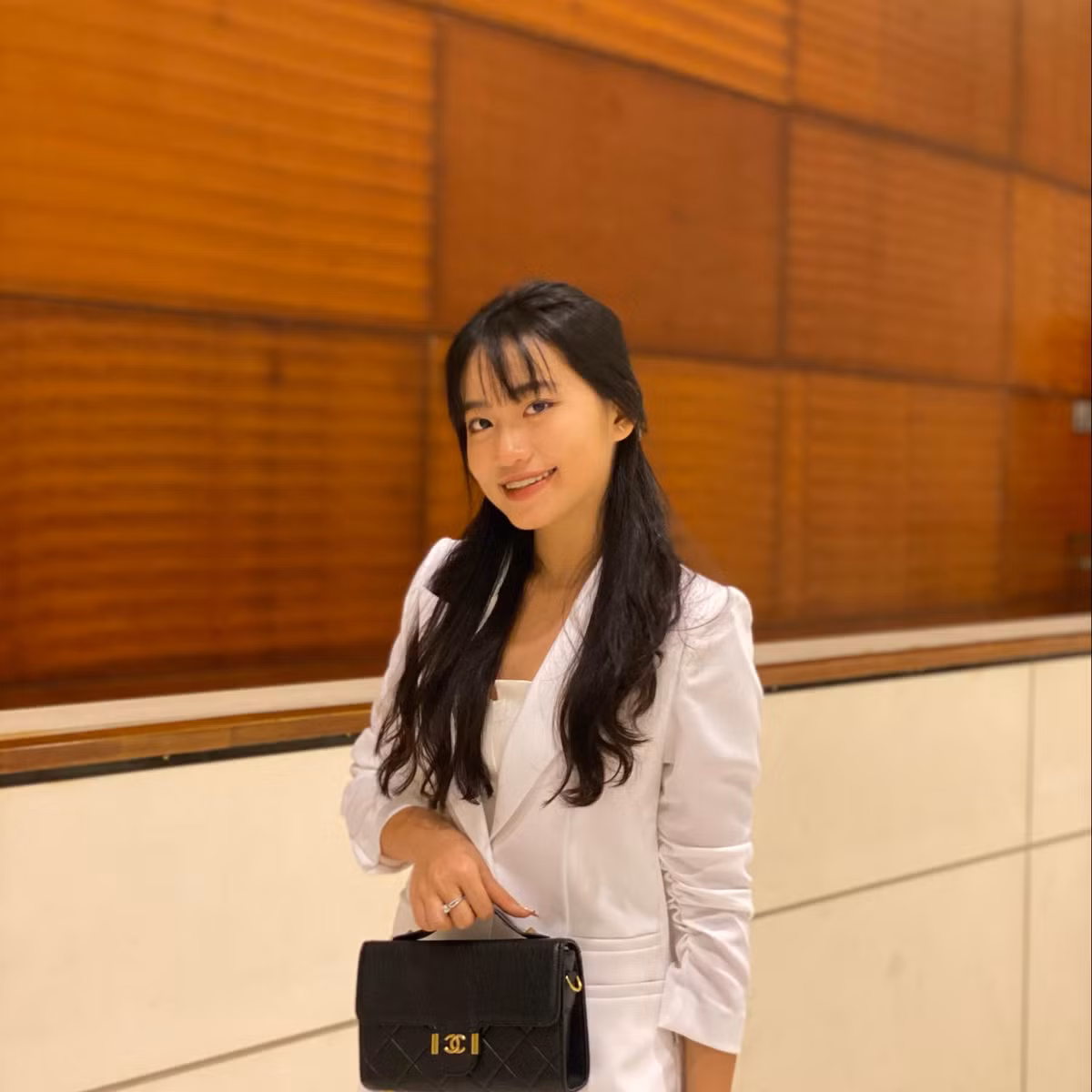 Chưa kể, Thục Anh còn có bằng IELTS 7.5 và từng được Giám đốc Sở GD&amp;ĐT Hà Nội tặng bằng khen vì có nhiều thành tích trong việc học tập, rèn luyện. Những tấm gương tuổi trẻ chăm chỉ học giỏi quả khiến người khác phải nể phục.