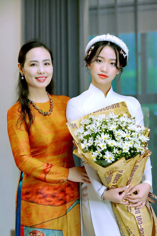 Chia sẻ về bí quyết học tập, Thuc Anh cho hay cô bạn chú trọng kết hợp giữa việc học và trải nghiệm thực tế để tạo hứng thú cho bản thân. "Mình thường làm bài tập luôn trên lớp để không quên kiến thức và ghi nhớ tốt hơn. Còn việc học tiếng Anh, mình có thói quen xem phim trên Netflix, Ted Talk có phụ đề ngoại ngữ để học tốt hơn", cô bạn nói.