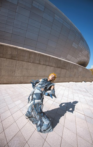 Phong cách ăn mặc của Phạm Thoại theo đó cũng nhận về những tiến hiệu tích cực bởi vô cùng sáng tạo, mang đúng thông điệp của mỗi sự kiện.