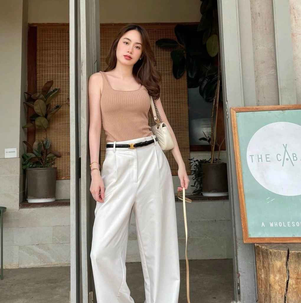 à cựu sinh viên chuyên ngành Thời trang nên Chichi luôn bắt kịp mọi xu hướng mới nhất, tự định hình phong cách cho bản thân.