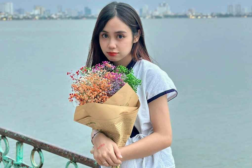 Từ khi được cộng đồng mạng Việt Nam biết đến, hot girl sinh năm 2001 bắt đầu để ý hơn với phong cách ăn mặc đời thường.