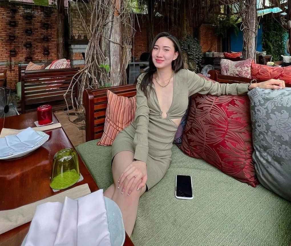 Dù không theo đuổi sự nghiệp giải trí, người đẹp sinh năm 1996 vẫn có được những thành công nhất định khi chuyển hướng sang kinh doanh thời trang.