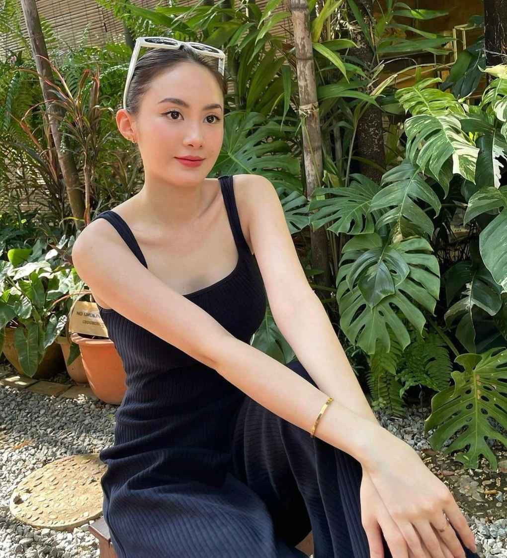 Chichi Svl (tên thật Phoiphailin Sivilay, SN 1997) là hot girl mạng, người mẫu ảnh nổi tiếng. Cô nàng được cộng đồng mạng biết đến nhiều hơn khi có cả bố và mẹ đều là người Việt Nam (Ảnh: IGNV).