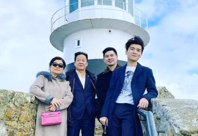 Đỗ Quang Vinh viết: "Có lẽ năm vừa qua là năm vô cùng đặc biệt khi cả 2 đều có những sự thay đổi trong cuộc sống, trong công việc... đánh dấu sự trưởng thành khác nhau của mỗi người.