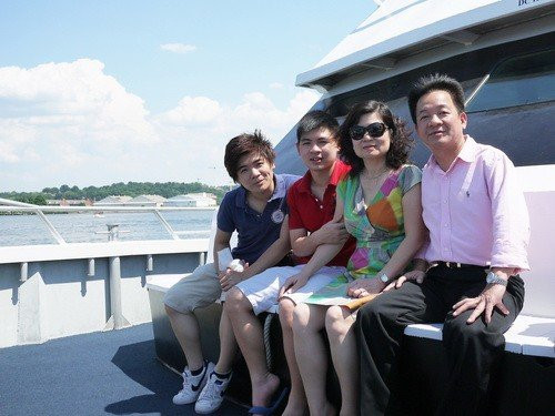 Đầu năm 2020, cậu cả nhà bầu Hiển trở về nước, trở thành một trong những thiếu gia vừa giỏi lại đa tài.