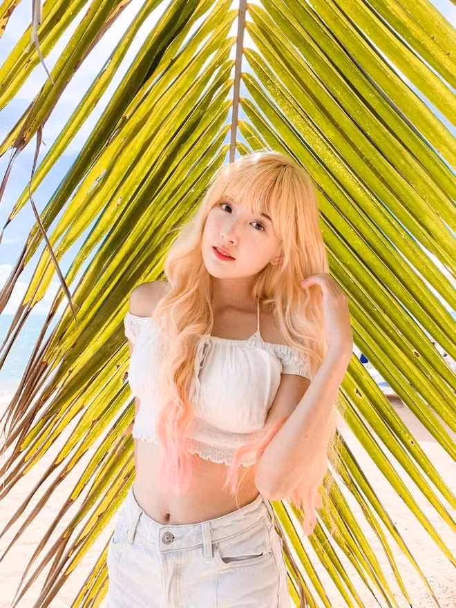 Bizcuitbeer đã mang đến một làn sóng mới với thiết kế mạnh mẽ, lột tả vẻ đẹp cá tính, tự tin nhưng cũng đầy quyến rũ.