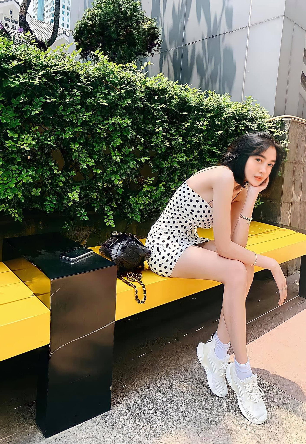 Các bộ phim mà Elly Trần tham gia như: Bóng ma học đường (2011), Khát vọng thượng lưu (2011), Bí ẩn song sinh (2016)... đều nhận được sự yêu thích của khán giả.