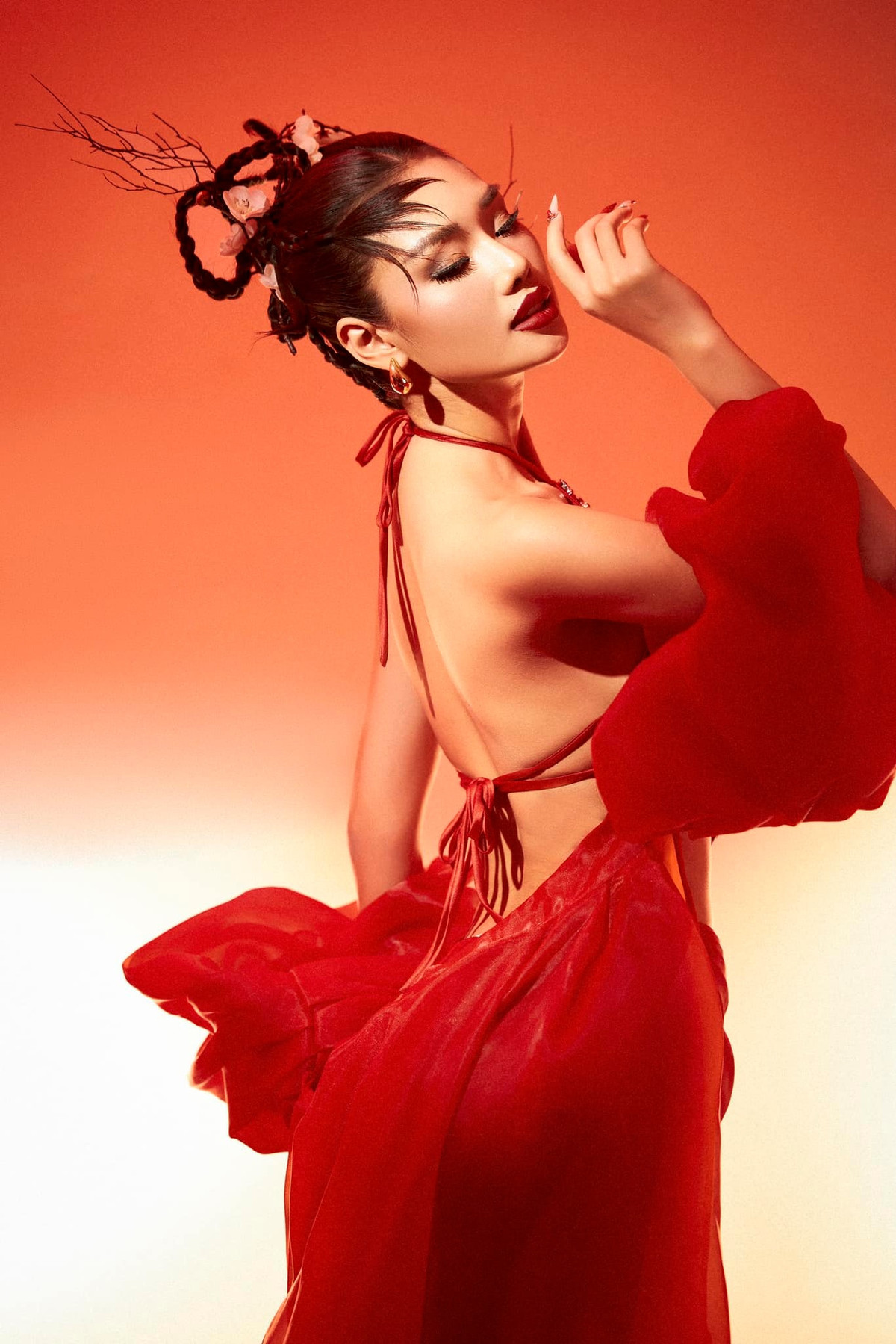 Hiện tại, Huyền Trang theo học trường Đại học Sân khấu Điện ảnh Hà Nội. Bên cạnh đó, cô còn làm người mẫu, diễn viên tự do.