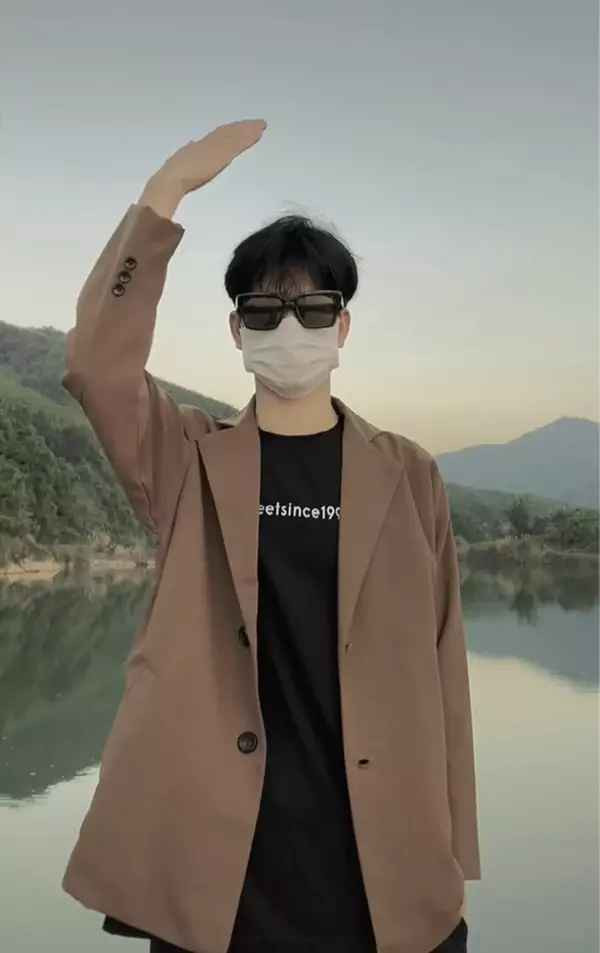 Cách phối đồ trong mỗi video biến hình của hot TikToker này cũng cực kỳ hiện đại và được nhiều bạn trẻ yêu thích.