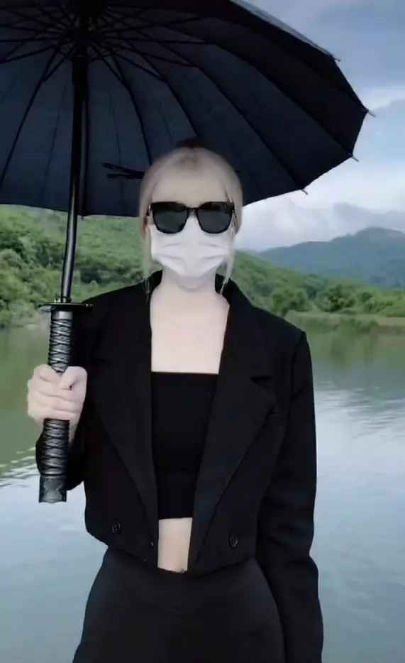 Mới đây, tài khoản TikTok P.T.M bất ngờ đăng tải một video tiết lộ toàn bộ thông tin tiểu sử về Phùn Anh.