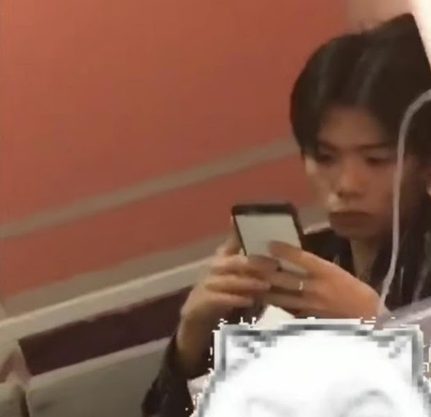 Công việc hàng ngày của Phùn Anh chính là làm nông nên vào thời gian rảnh rỗi thường lướt TikTok.