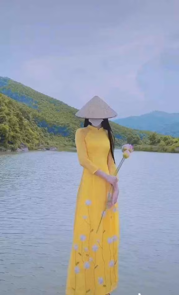 Bởi ai thường xuyên theo dõi live của Phùn Anh sẽ nhận ra hot TikToker này sở hữu chất giọng của một cô gái.