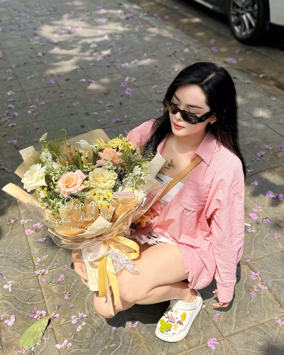 Sau 8 năm “lột xác”, hiện tại Vũ Thanh Quỳnh được biết đến như một hot girl có tiếng trong cộng đồng mạng, tham gia làm mẫu ảnh, kinh doanh…