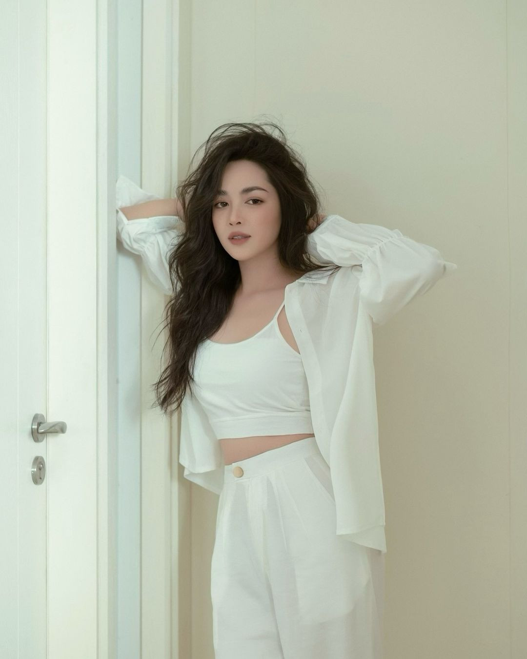 Vũ Thanh Quỳnh (sinh năm 1992) được biết đến là hot girl "lột xác" và đổi đời nhờ phẫu thuật thẩm mỹ.
