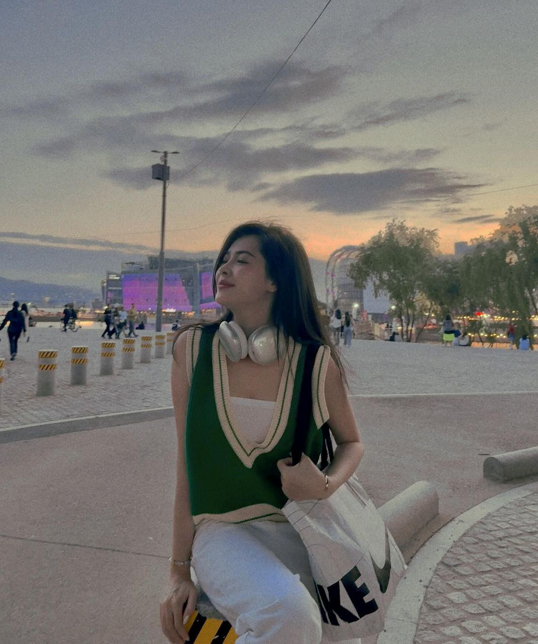 Tính cách giản dị, mộc mạc vốn có, người đẹp sinh năm 1992 luôn được mọi người yêu mến.